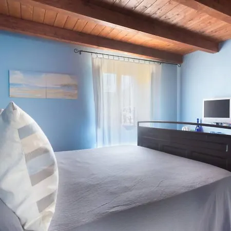 Su Dandaru, The Castle View House Apartman