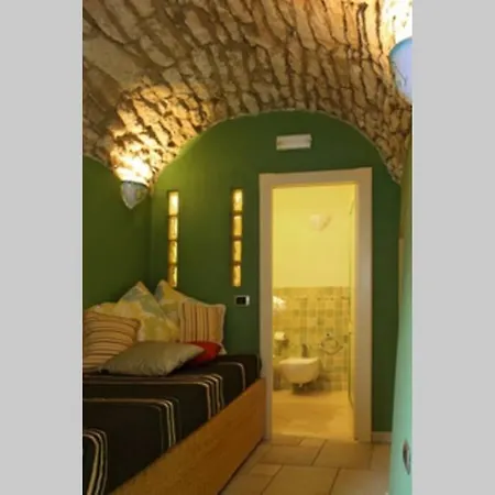 Su Dandaru, The Castle View House *