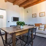 Su Dandaru, The Castle View House アパート ボーザ