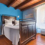 Su Dandaru, The Castle View House *