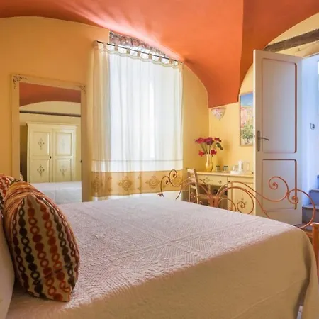 Su Dandaru, The Castle View House Apartman