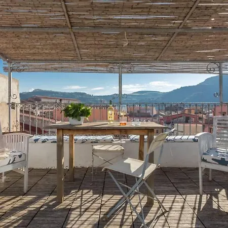 Apartman Su Dandaru, The Castle View House *